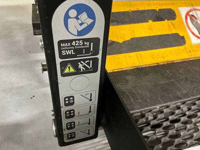 Mobility persoonsbus rolstoel liftsysteem - afbeelding 7 van  7