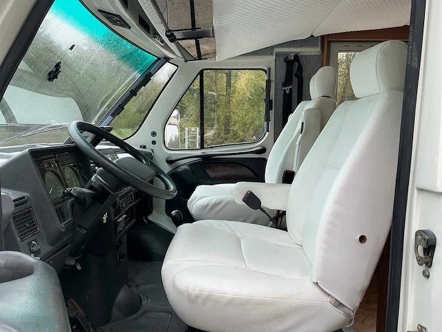 Mobilvetta euroyacht / iveco daily 35.12 2.8 turbo diesel camper - afbeelding 6 van  69