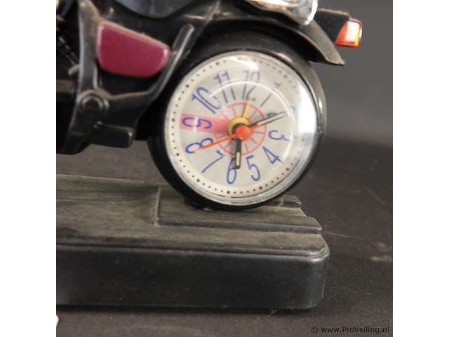 Model motor als klok - afbeelding 3 van  5