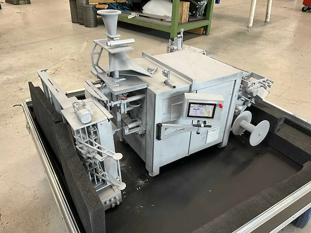 Model productie machine - afbeelding 1 van  4