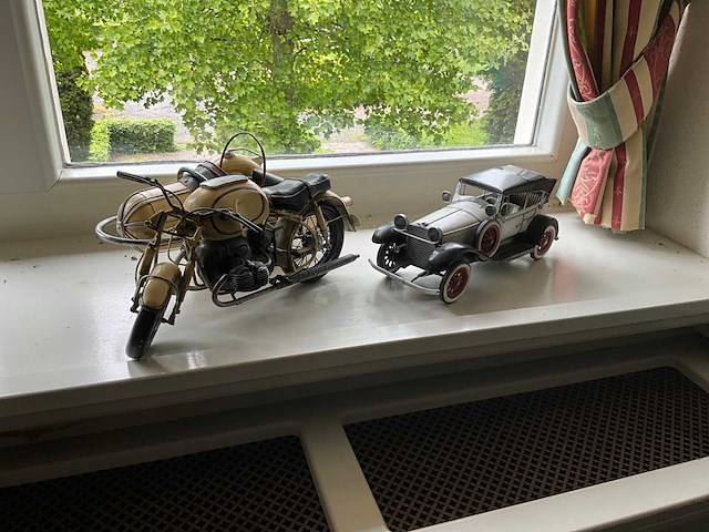 Modelauto en motor - afbeelding 1 van  4