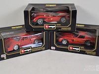 Modelauto's: verzameling ferrari's - afbeelding 1 van  11