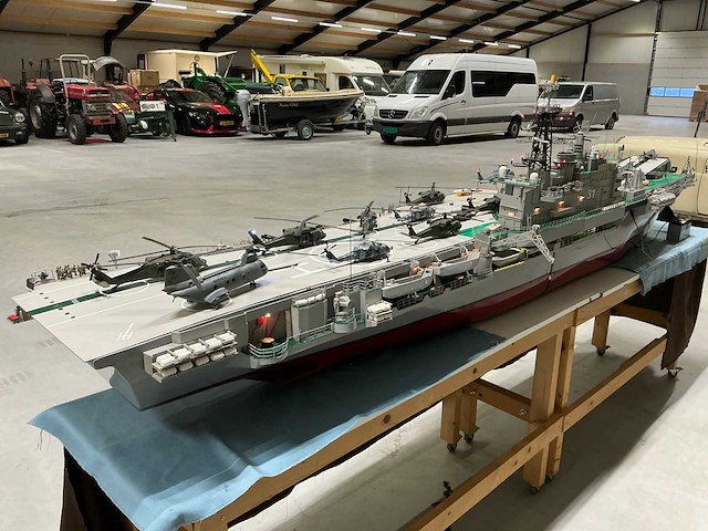 Modelbouw vliegdekschip hms hermes r12 - afbeelding 17 van  20