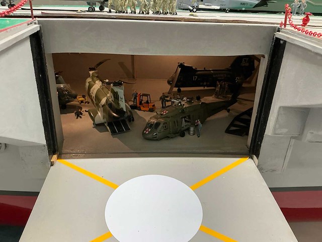 Modelbouw vliegdekschip hms hermes r12 - afbeelding 2 van  20