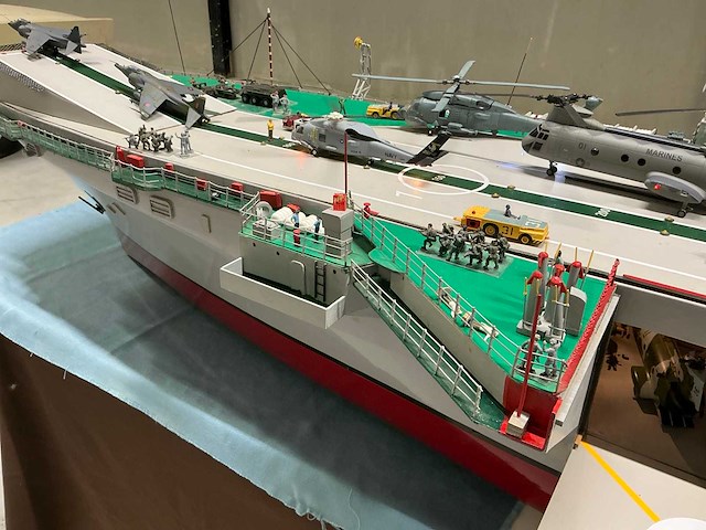 Modelbouw vliegdekschip hms hermes r12 - afbeelding 3 van  20