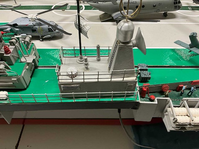 Modelbouw vliegdekschip hms hermes r12 - afbeelding 9 van  20
