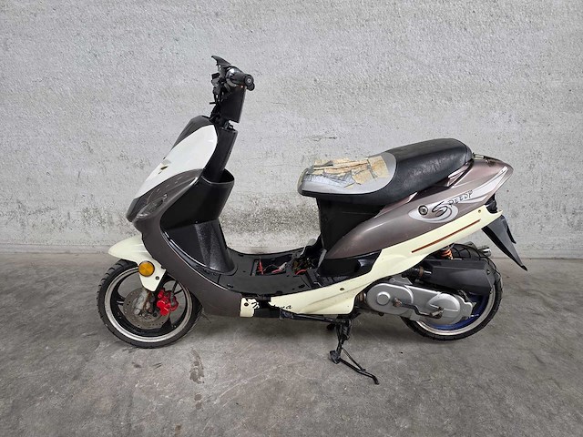 Modena - snorscooter - speedy - brommer - afbeelding 1 van  6