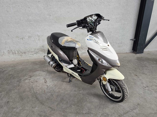 Modena - snorscooter - speedy - brommer - afbeelding 5 van  6