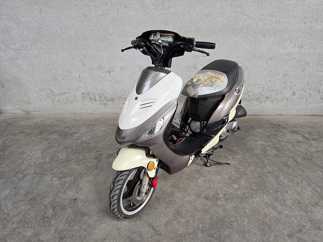 Modena - snorscooter - speedy - brommer - afbeelding 3 van  6