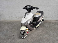 Modena - snorscooter - speedy - brommer - afbeelding 3 van  6