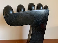 Modern abstract sculptuur van zwarte steen gesigneerd m. nyamape - afbeelding 2 van  4