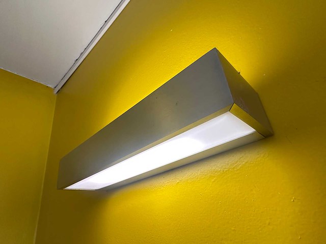 Moderne aluminium wandlamp (6x) - afbeelding 1 van  4