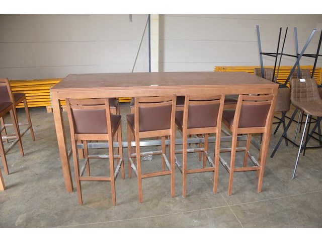 Moderne bruin houten staantafel afm. 220x80x110 , 8 moderne barkrukken bruine rug en zit - afbeelding 1 van  10