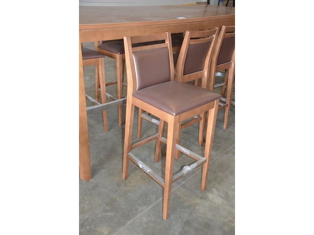 Moderne bruin houten staantafel afm. 220x80x110 , 8 moderne barkrukken bruine rug en zit - afbeelding 3 van  10