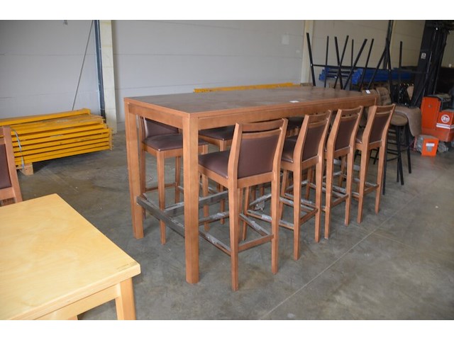 Moderne bruin houten staantafel afm. 220x80x110 , 8 moderne barkrukken bruine rug en zit - afbeelding 4 van  10
