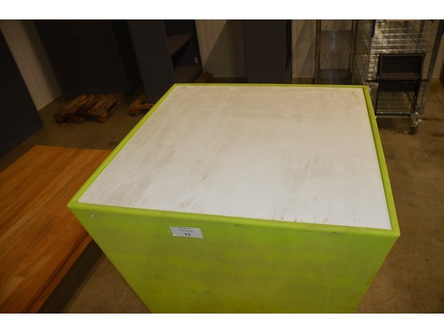 Moderne groen pvc staantafel afm. 70x70x110 - afbeelding 4 van  5