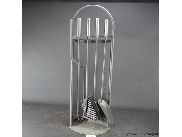 Moderne ijzeren haardset - afbeelding 1 van  4