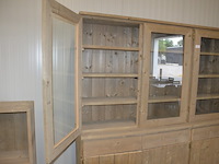 Moderne vol houtgen vitrinekast 4 deuren 4 laden met opzetvitrine 4 glazen deuren afm. 300x220x50 - afbeelding 2 van  10