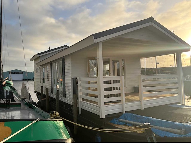 Moderne woonboot / woonark - afbeelding 41 van  45
