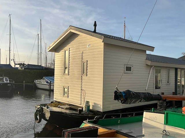 Moderne woonboot / woonark - afbeelding 43 van  45