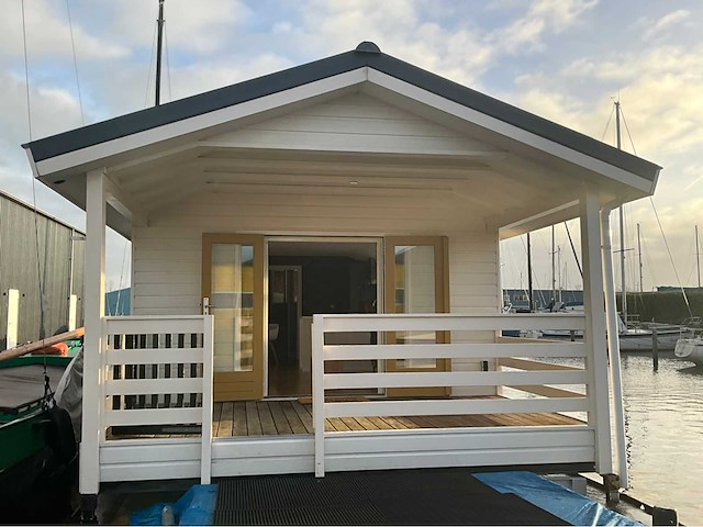 Moderne woonboot / woonark - afbeelding 44 van  45