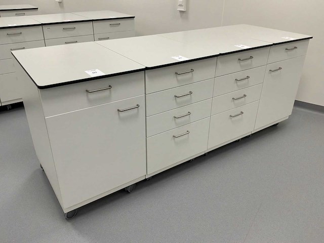 Modulair laboratorium mobiel kastje (4x) - afbeelding 1 van  3