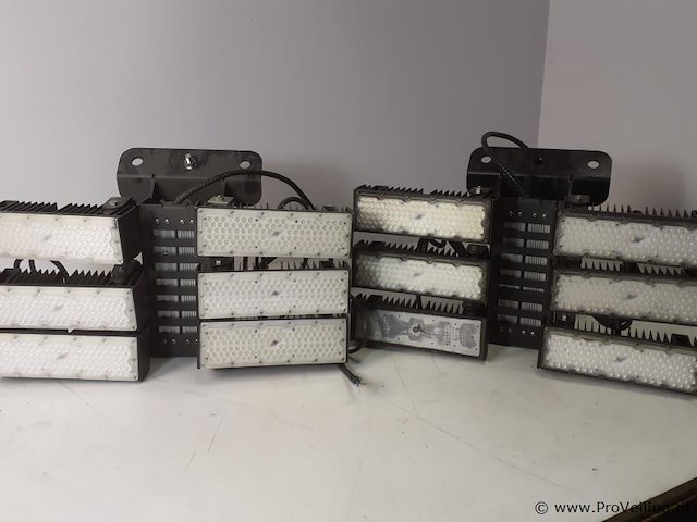 Modulaire schijnwerper voor sportvelden - 2 stuks - afbeelding 1 van  4