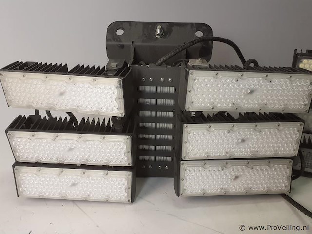 Modulaire schijnwerper voor sportvelden - 2 stuks - afbeelding 2 van  4
