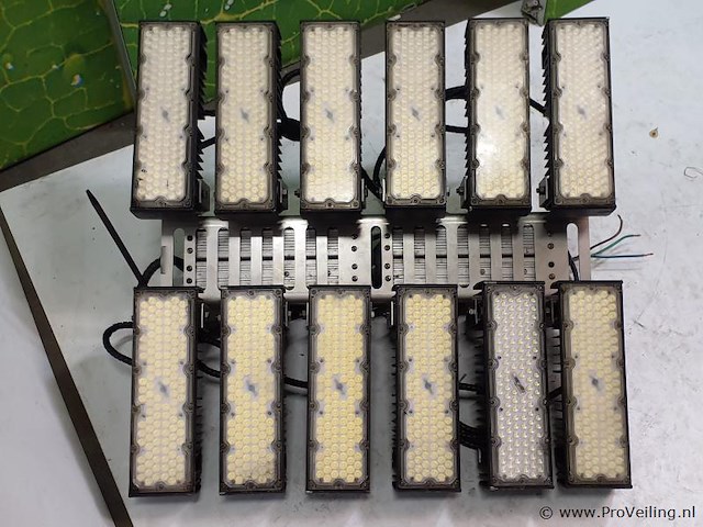 Modulaire schijnwerper voor sportvelden - afbeelding 1 van  4