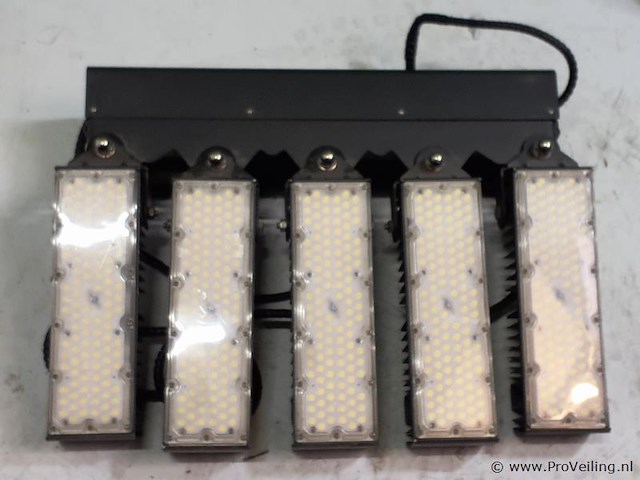 Modulaire schijnwerper voor sportvelden - afbeelding 1 van  3