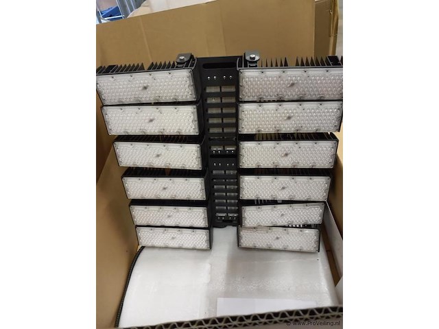Modulaire schijnwerper voor sportvelden/led-flood light tango 1200 - afbeelding 1 van  3