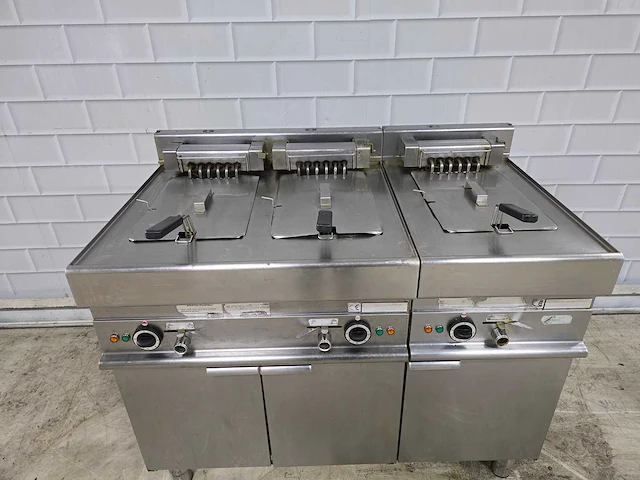Modular - rvs frituurlijn bestaande uit 1 dubbele frituur en 1 enkele frituur - afbeelding 1 van  8