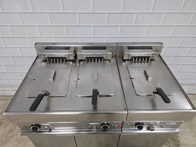 Modular - rvs frituurlijn bestaande uit 1 dubbele frituur en 1 enkele frituur - afbeelding 3 van  8