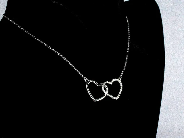 Moissaniet collier hartjes - afbeelding 3 van  9