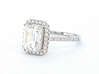 Moissaniet entourage ring emerald
