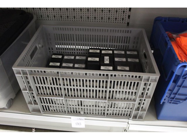 Mokerdop circa 85 stuks met afm. 41 x 41 mm - afbeelding 1 van  3