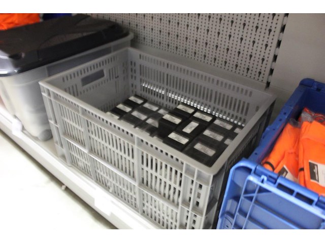 Mokerdop circa 85 stuks met afm. 41 x 41 mm - afbeelding 2 van  3