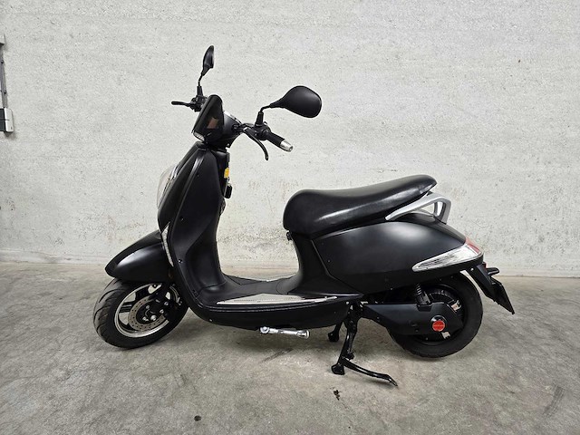 Monasso - snorscooter - grace - elektrische 25km uitvoering dxf21z - afbeelding 1 van  4