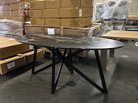 Mondaire eetkamertafel