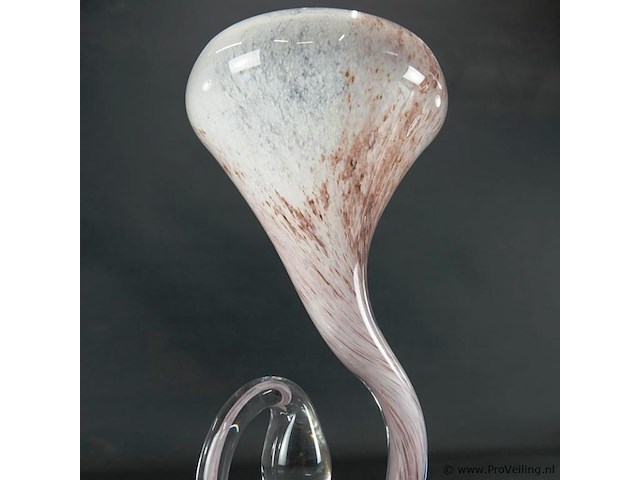 Mondgeblazen glazen hoornvaas op voet h 30 cm - afbeelding 4 van  5