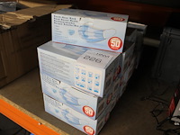 Mondkapjes in 13 doosjes.