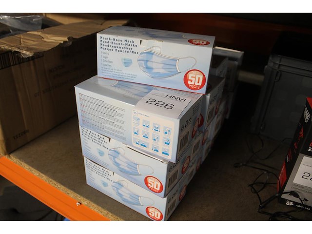 Mondkapjes in 13 doosjes - afbeelding 1 van  1