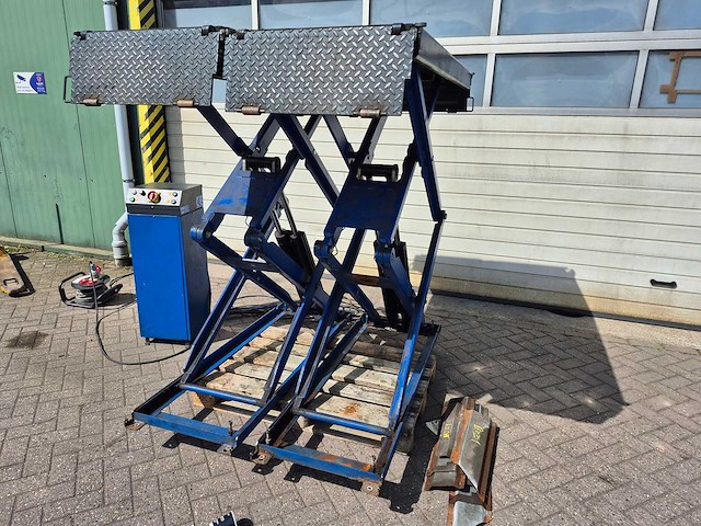 Mondolfo ferro - 2015 - titan - schaarhefbrug - afbeelding 1 van  7