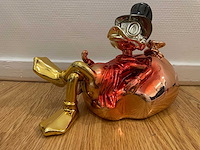 Money mode dagobert duck sculptuur - afbeelding 3 van  7