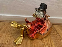 Money mode dagobert duck sculptuur - afbeelding 4 van  7
