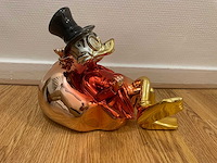 Money mode dagobert duck sculptuur - afbeelding 6 van  7