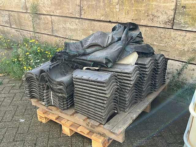 Monier 5 dakpannen (120x) - afbeelding 1 van  7