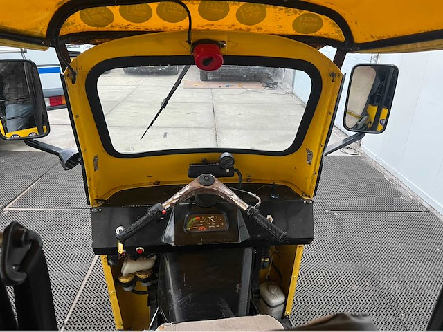 Monika - tuk tuk - 2009 - afbeelding 4 van  14