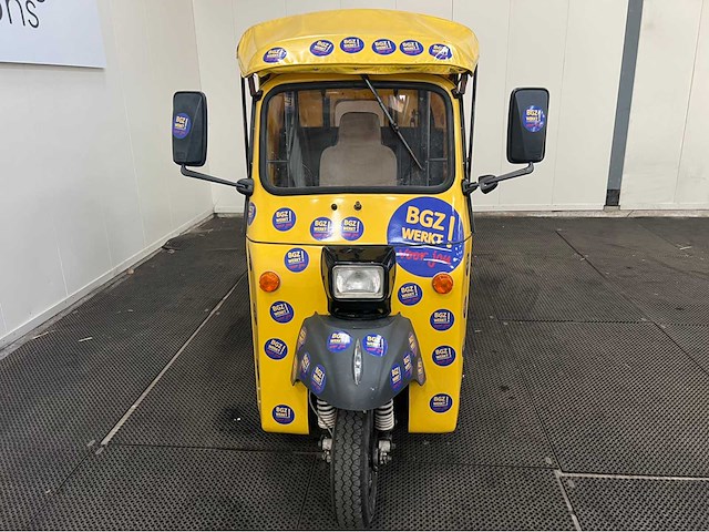 Monika - tuk tuk - 2009 - afbeelding 13 van  14