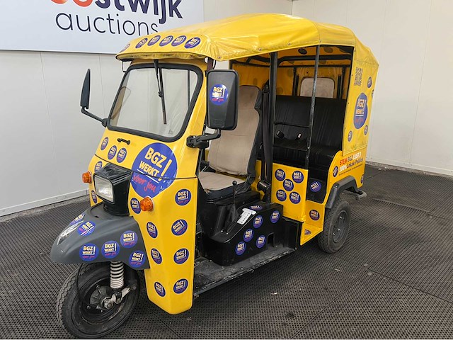 Monika - tuk tuk - 2009 - afbeelding 1 van  21